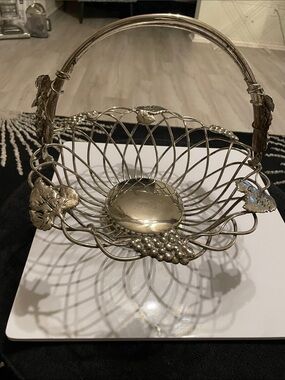 Unique Vintage Godinger Silver Art Co. Wire Fruit/ Bread Basket with Handle